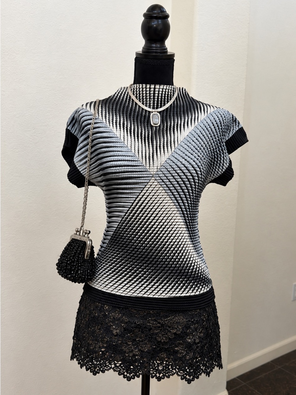 Vintage Black & White Pleated Mock Neck Top M-L